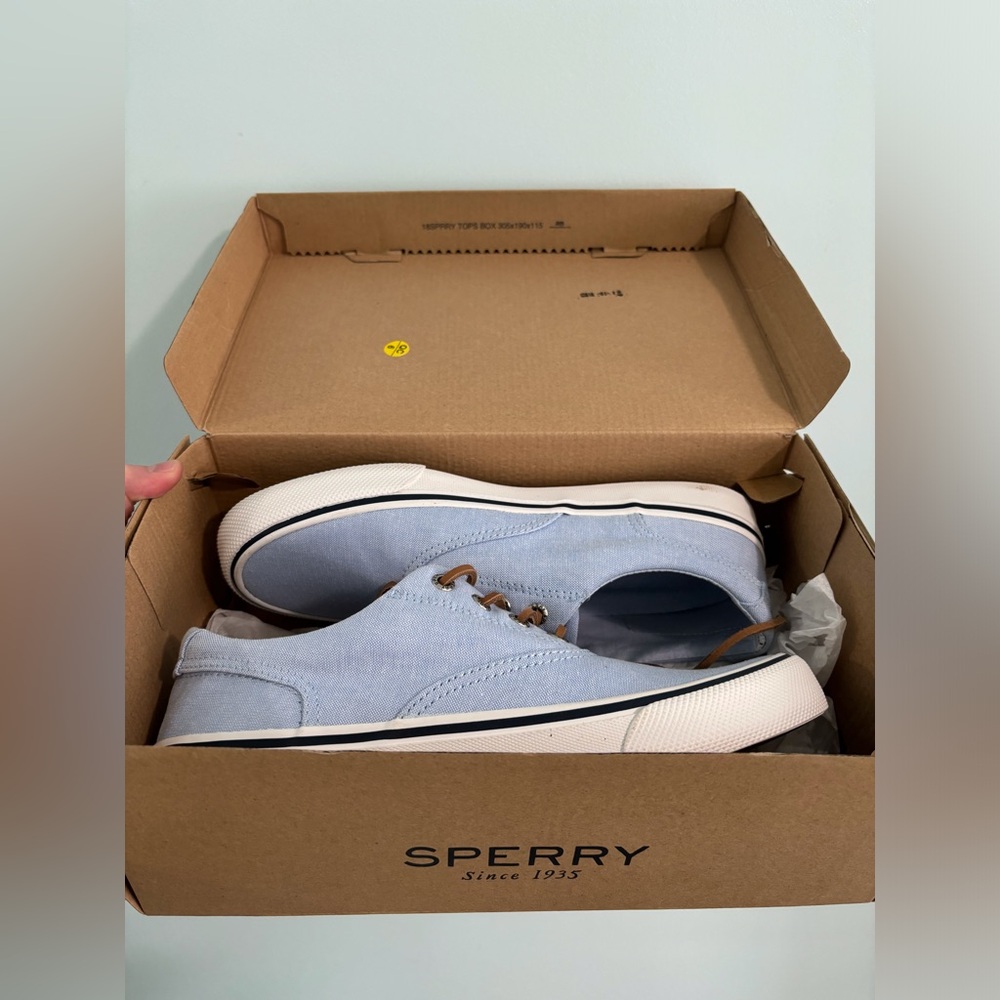Men’s Sperry Size 8 Canvas Shoes
